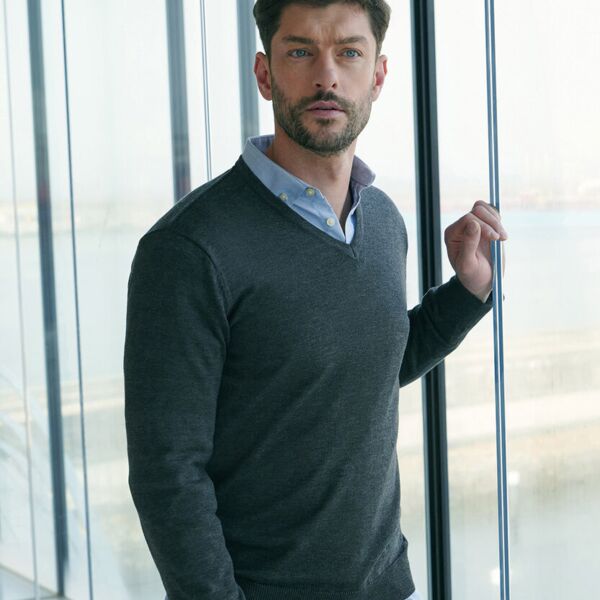 V-NECK  HENBURY jumper. Thumbnail